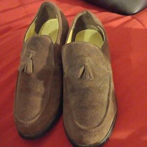 Women's brown hush puppies